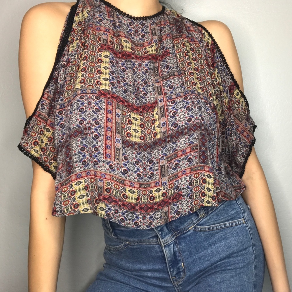 PRINTED COLD SHOULDER TOP AND OPEN BACK ⚡️🦋🦋
